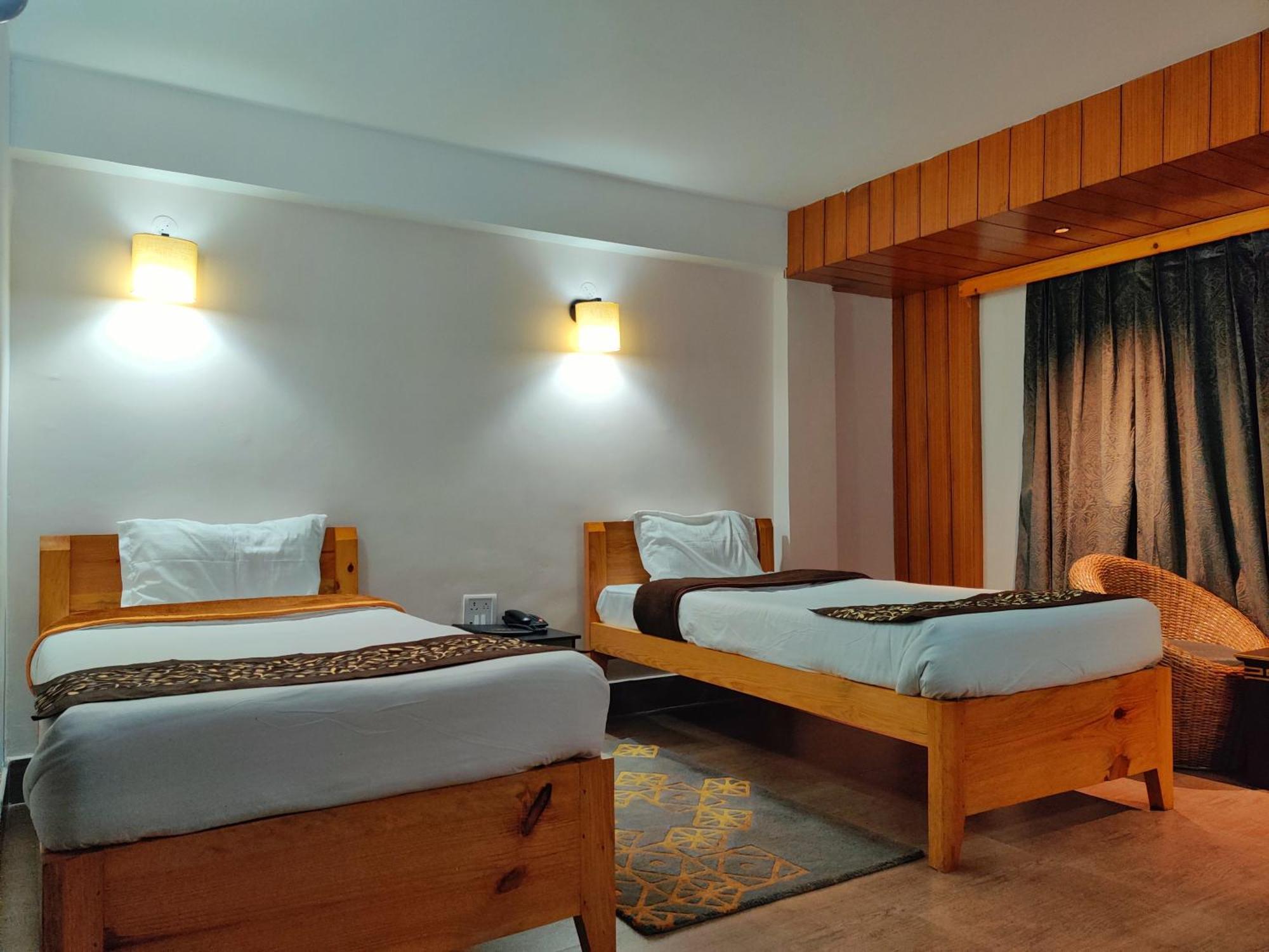 Hotel Vajra Tavang Kültér fotó